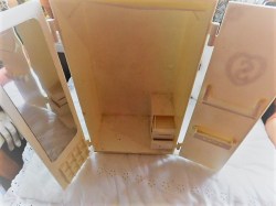 sindy wardrobe inside